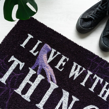 Felpudo I Live With Thing - Vivo Con La Cosa - Miércoles